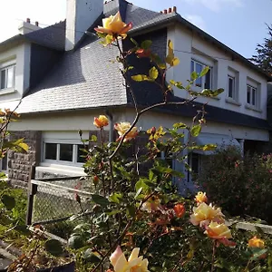  Séjour chez l'habitant Chaleureuse Maison Bretonne